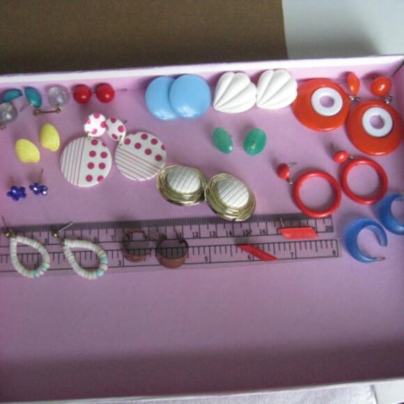 Lot of 15 Vintage Pierced Earrings No Backs - Picture 14 of 16